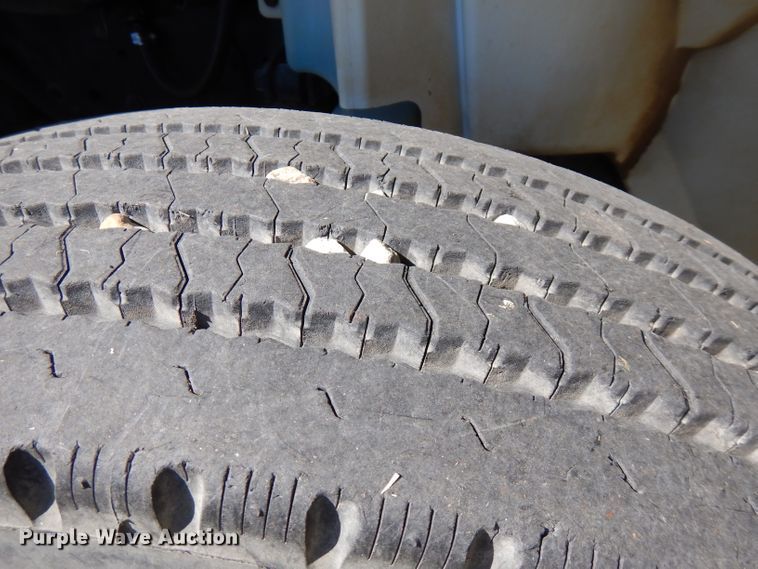 image for item FW9762 2003 International 4300  bucket truck