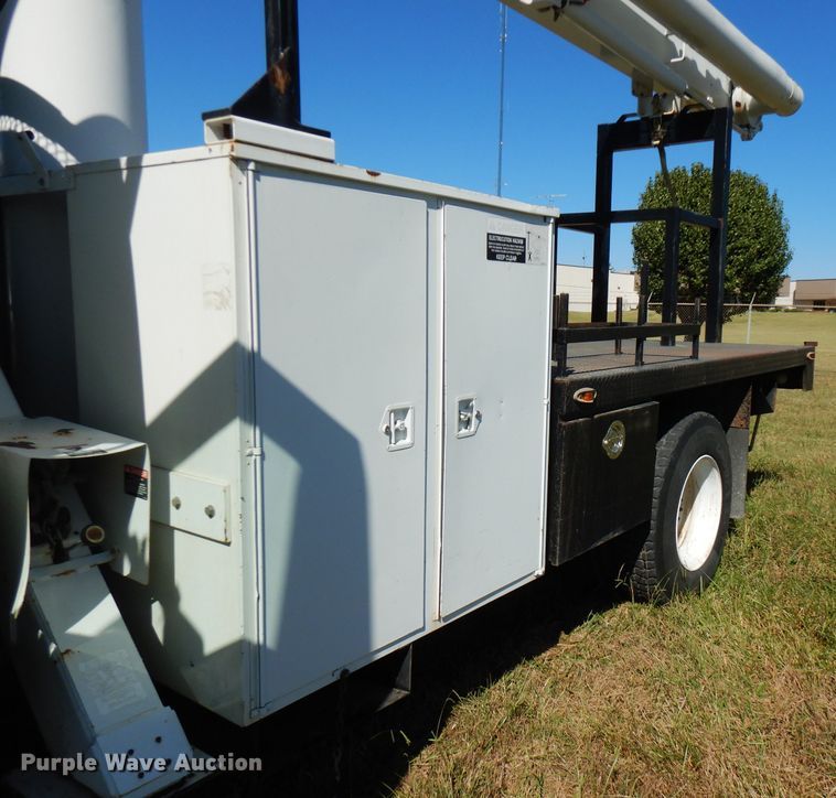 image for item FW9762 2003 International 4300  bucket truck