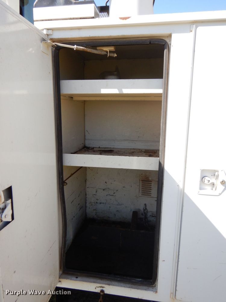 image for item FW9762 2003 International 4300  bucket truck