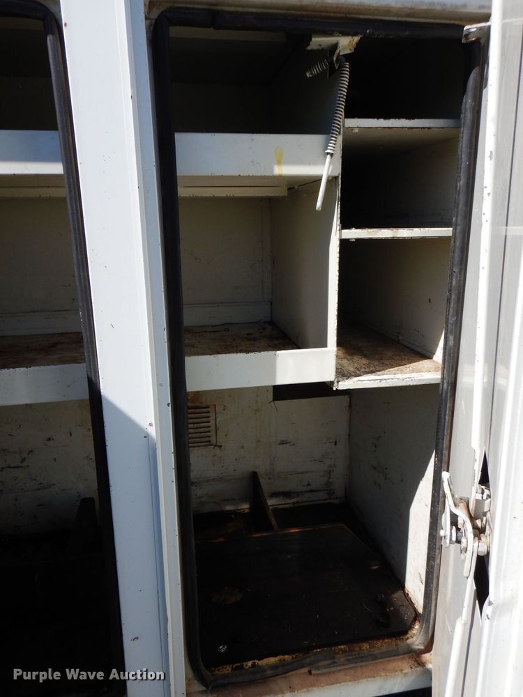 image for item FW9762 2003 International 4300  bucket truck