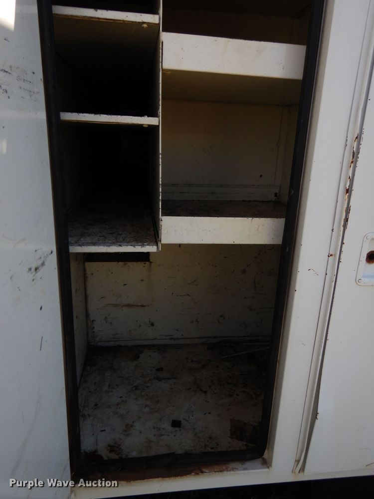 image for item FW9762 2003 International 4300  bucket truck