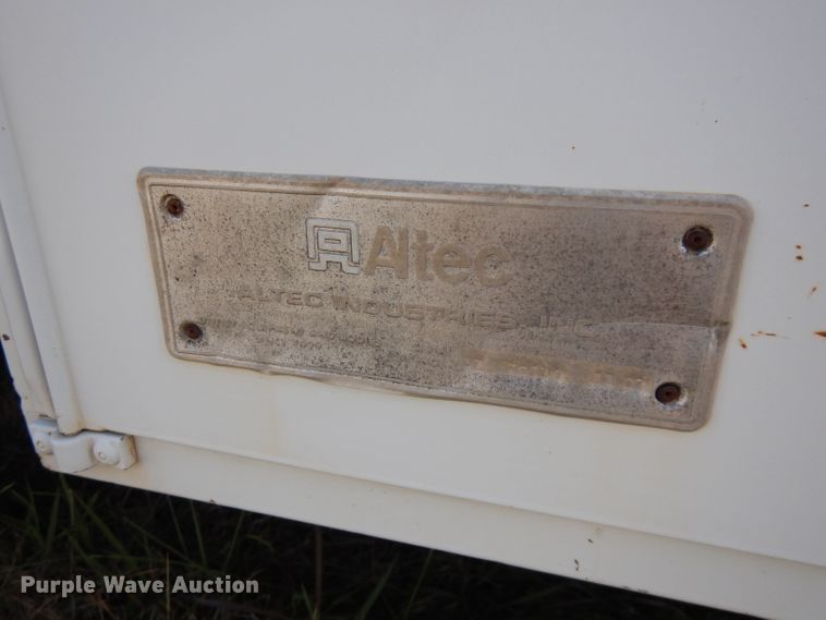 image for item FW9762 2003 International 4300  bucket truck