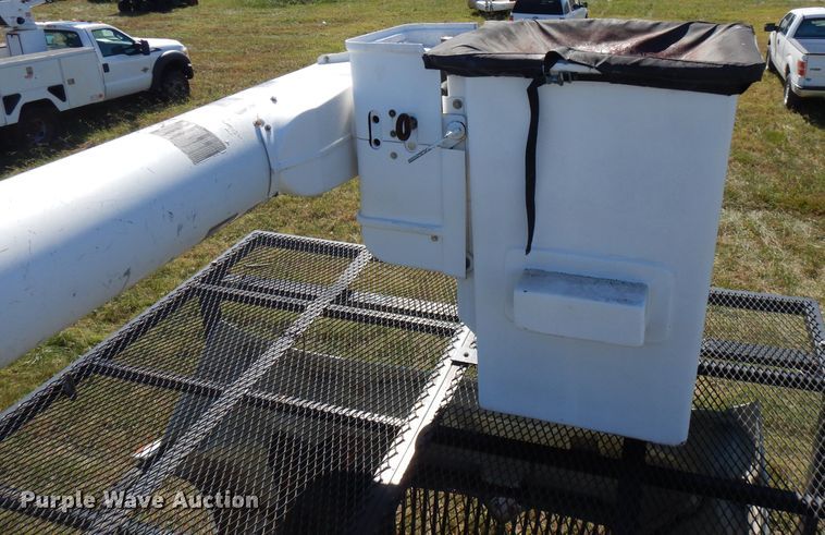 image for item FW9762 2003 International 4300  bucket truck