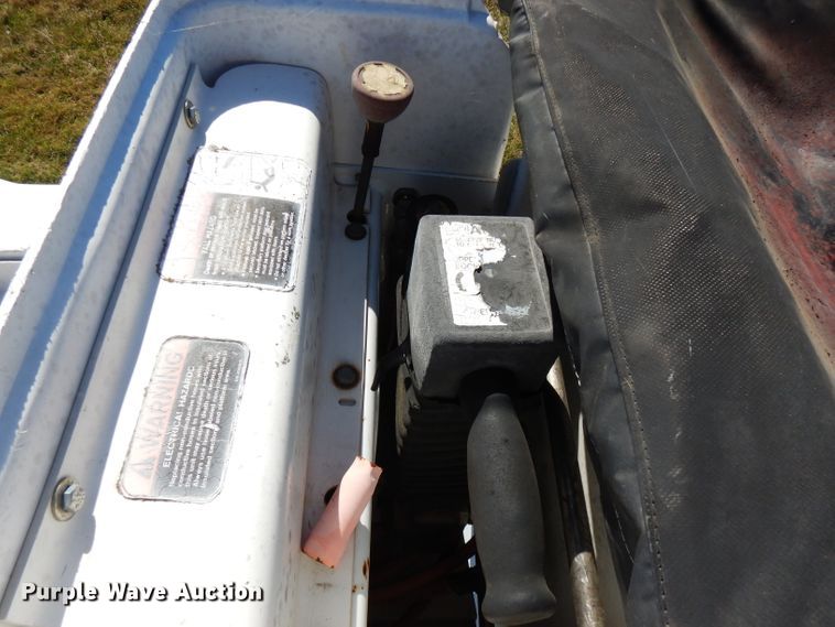 image for item FW9762 2003 International 4300  bucket truck