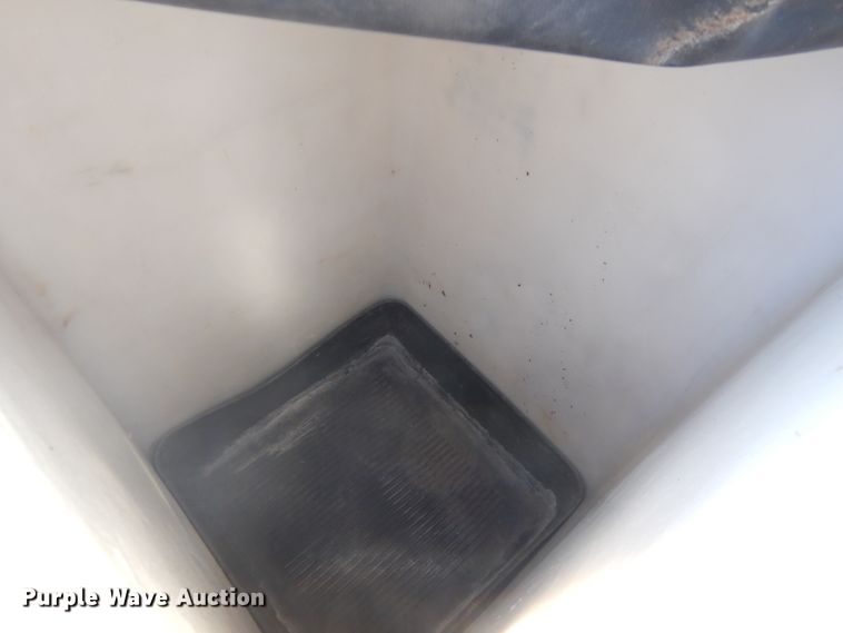 image for item FW9762 2003 International 4300  bucket truck