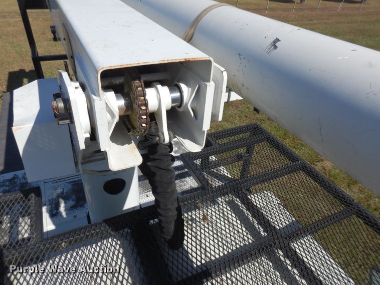 image for item FW9762 2003 International 4300  bucket truck