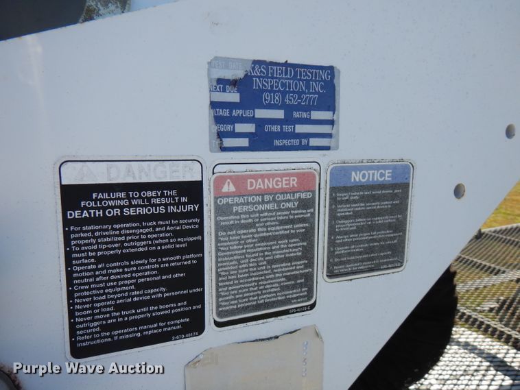 image for item FW9762 2003 International 4300  bucket truck