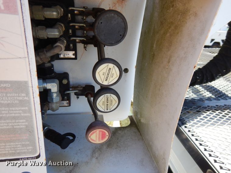 image for item FW9762 2003 International 4300  bucket truck