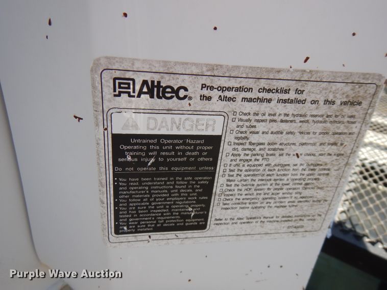 image for item FW9762 2003 International 4300  bucket truck