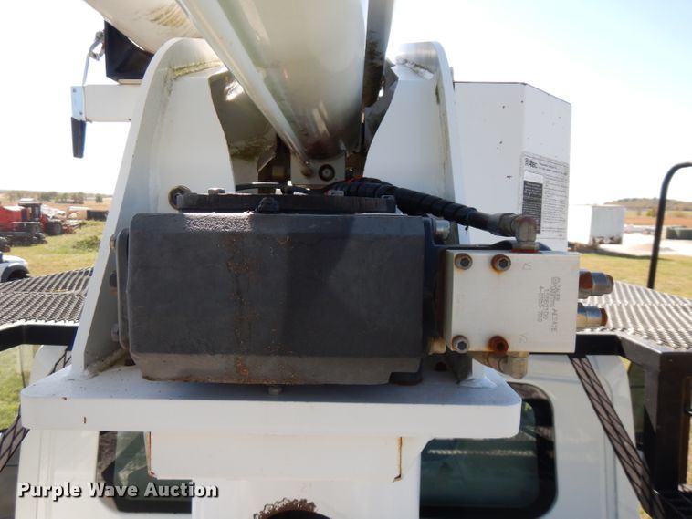 image for item FW9762 2003 International 4300  bucket truck