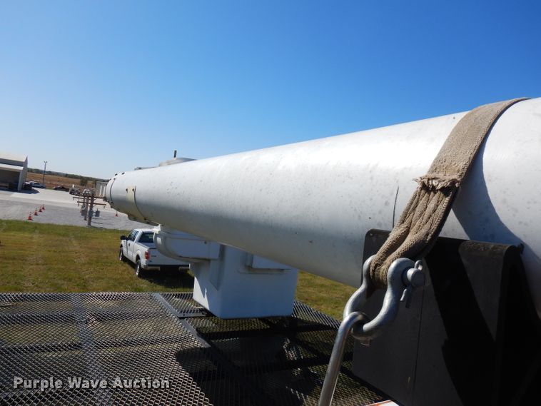 image for item FW9762 2003 International 4300  bucket truck