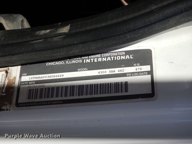 image for item FW9762 2003 International 4300  bucket truck