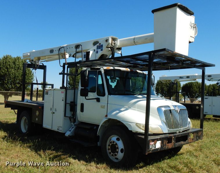 image for item FW9763 2003 International 4300  bucket truck