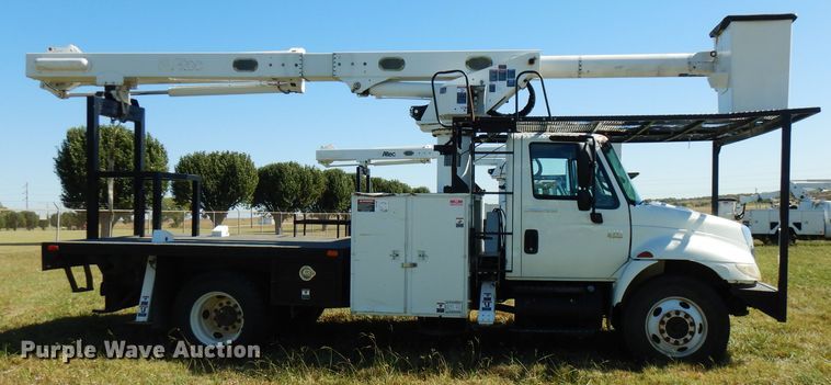 image for item FW9763 2003 International 4300  bucket truck
