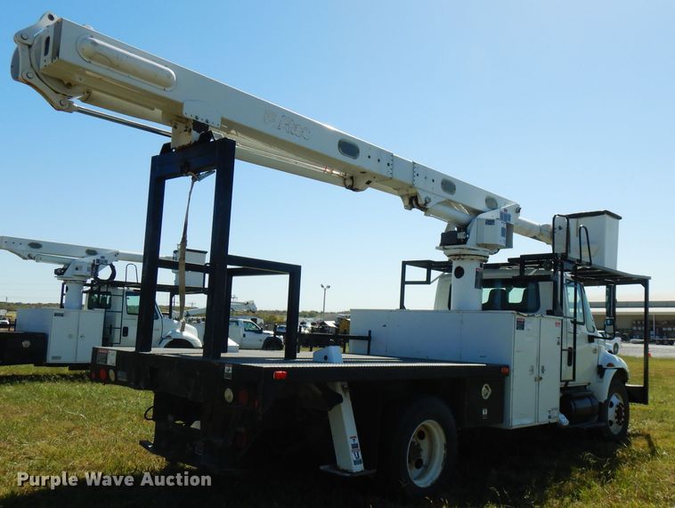 image for item FW9763 2003 International 4300  bucket truck