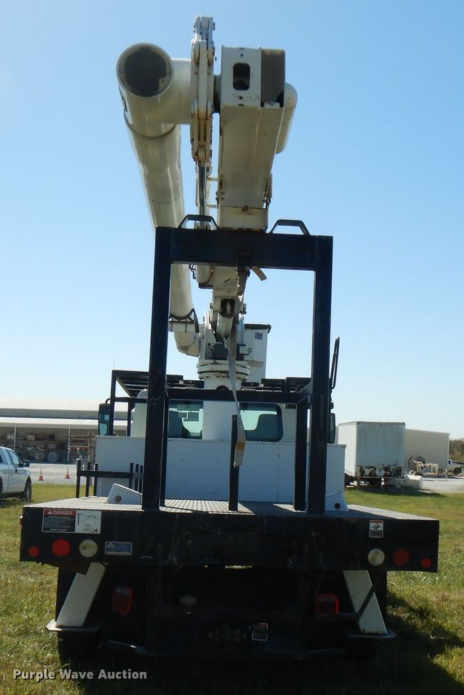 image for item FW9763 2003 International 4300  bucket truck