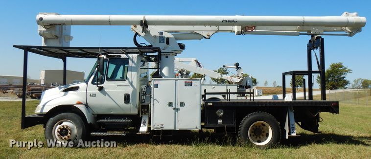 image for item FW9763 2003 International 4300  bucket truck