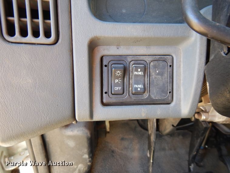 image for item FW9763 2003 International 4300  bucket truck