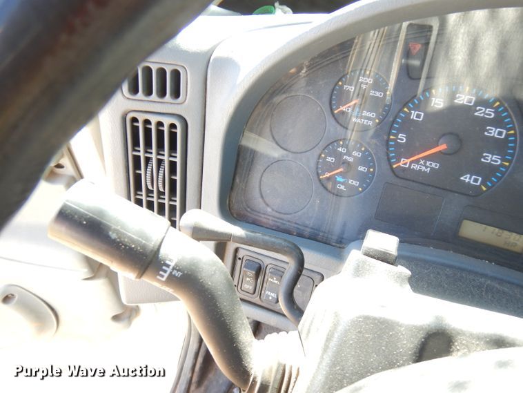 image for item FW9763 2003 International 4300  bucket truck