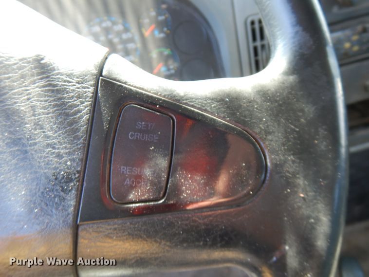 image for item FW9763 2003 International 4300  bucket truck