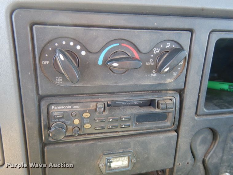 image for item FW9763 2003 International 4300  bucket truck