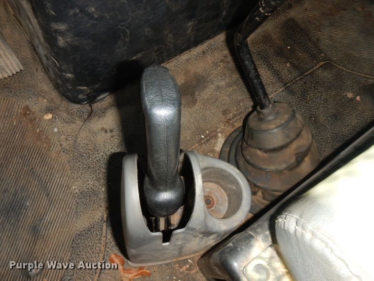 image for item FW9763 2003 International 4300  bucket truck