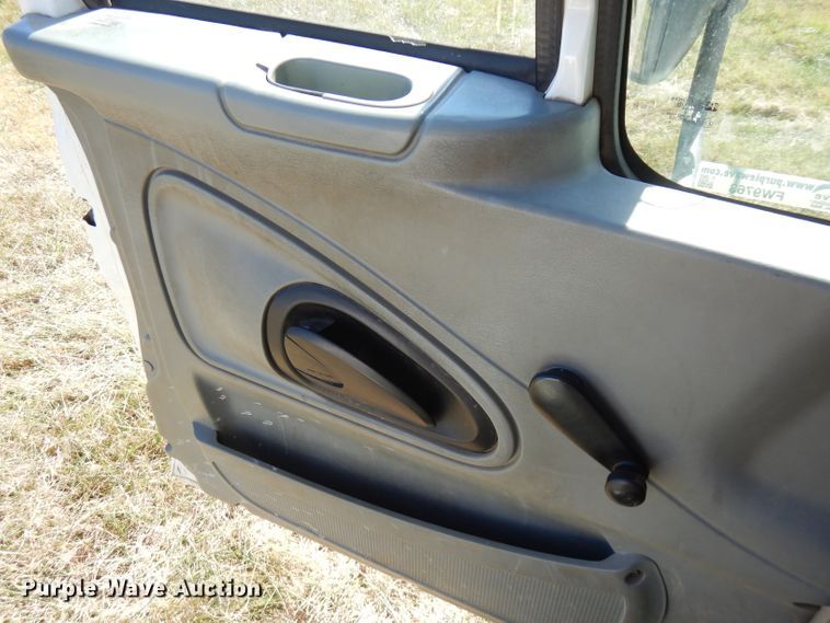 image for item FW9763 2003 International 4300  bucket truck