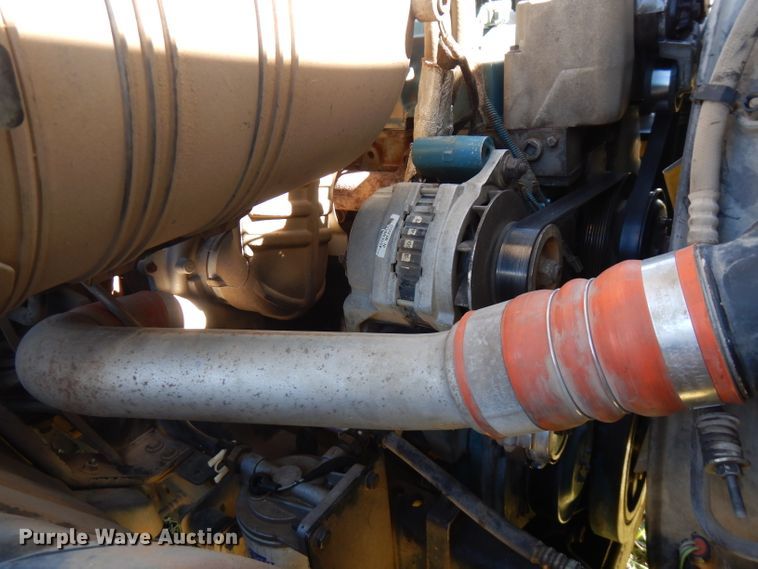 image for item FW9763 2003 International 4300  bucket truck