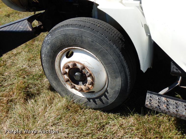 image for item FW9763 2003 International 4300  bucket truck