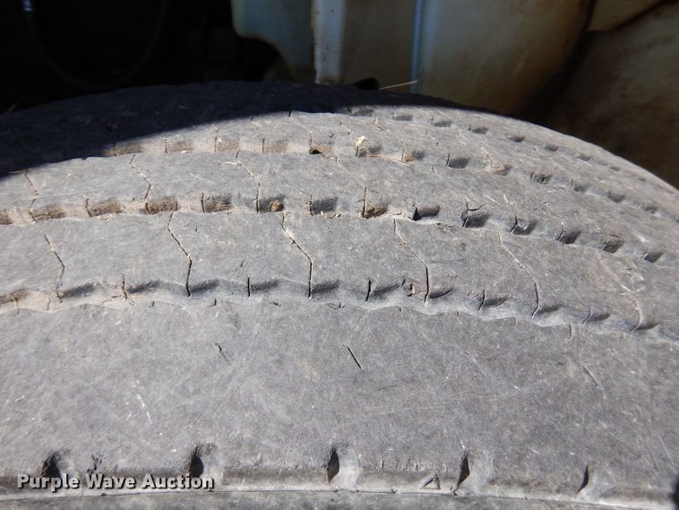 image for item FW9763 2003 International 4300  bucket truck