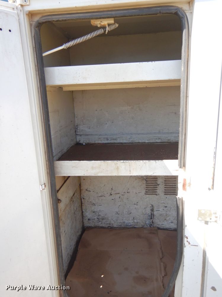 image for item FW9763 2003 International 4300  bucket truck