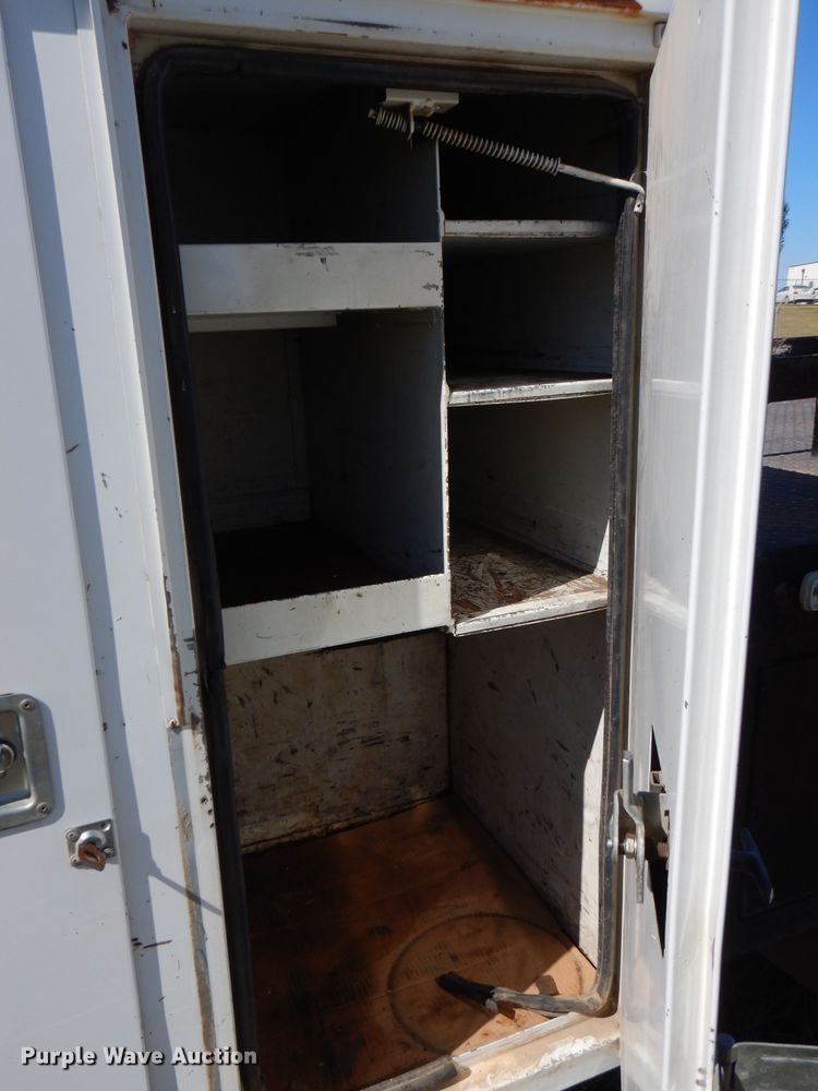 image for item FW9763 2003 International 4300  bucket truck