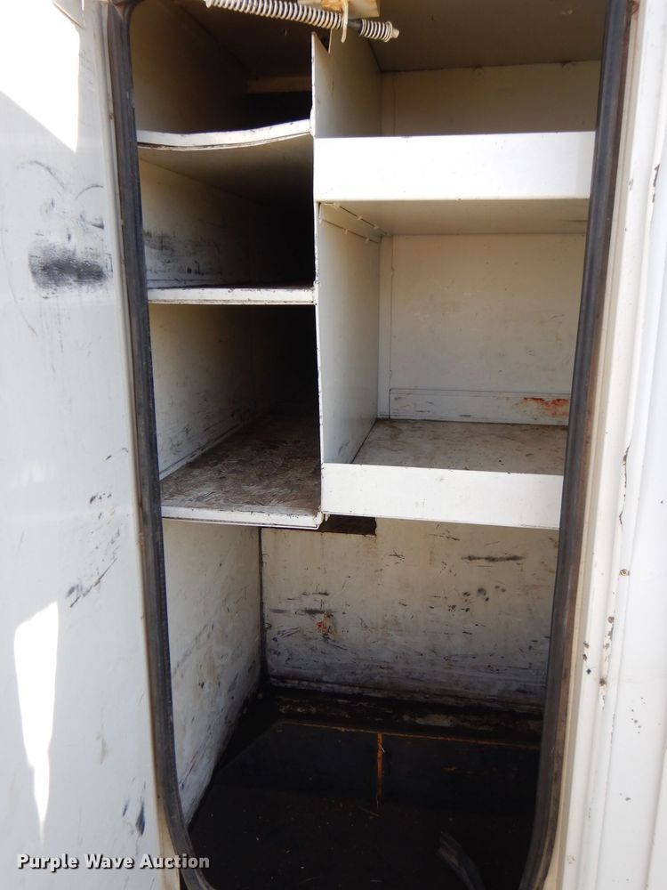 image for item FW9763 2003 International 4300  bucket truck