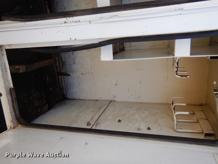 image for item FW9763 2003 International 4300  bucket truck