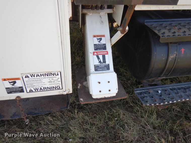 image for item FW9763 2003 International 4300  bucket truck