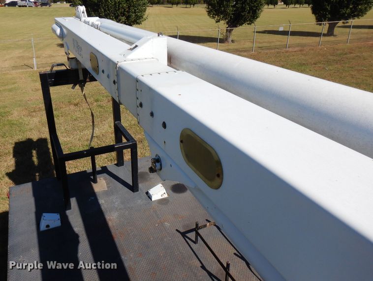 image for item FW9763 2003 International 4300  bucket truck