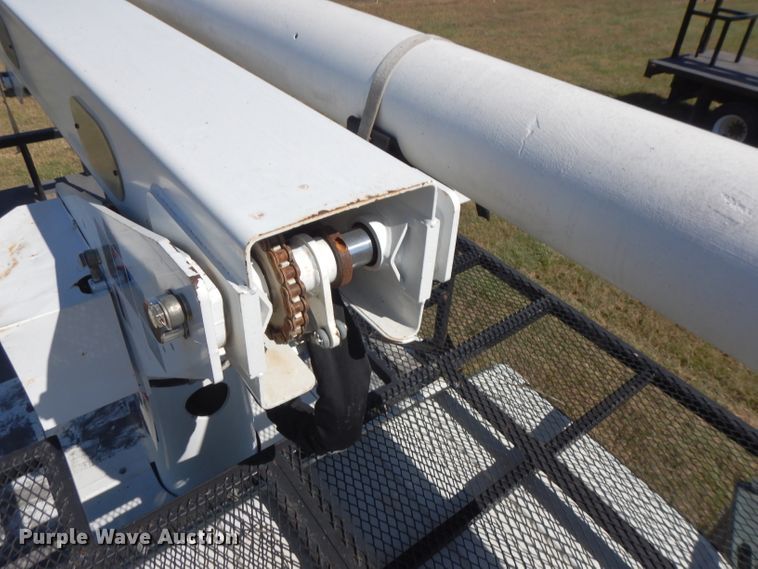 image for item FW9763 2003 International 4300  bucket truck