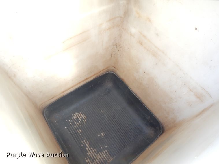 image for item FW9763 2003 International 4300  bucket truck