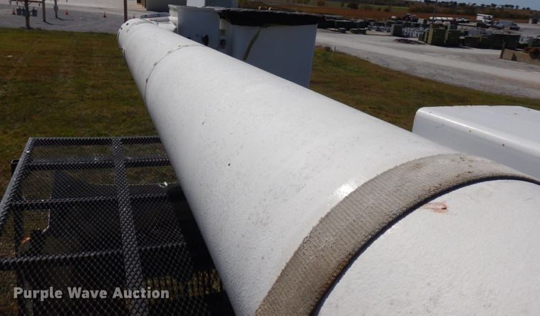 image for item FW9763 2003 International 4300  bucket truck