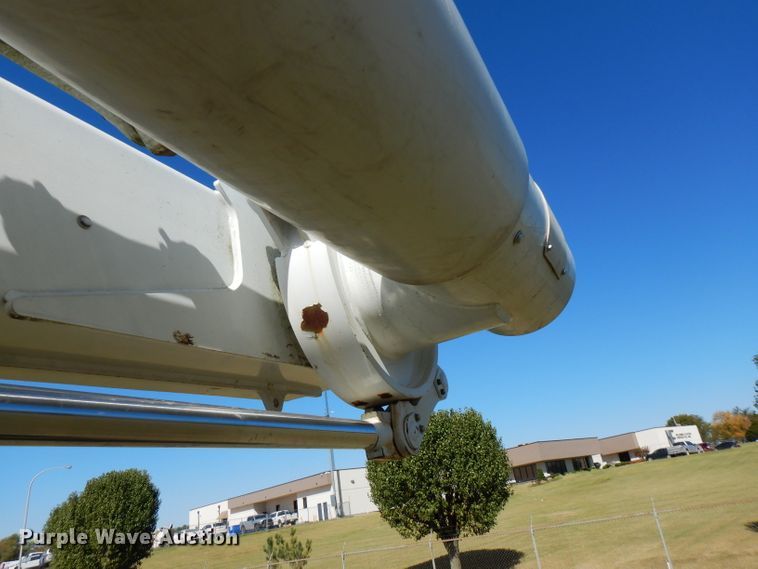 image for item FW9763 2003 International 4300  bucket truck