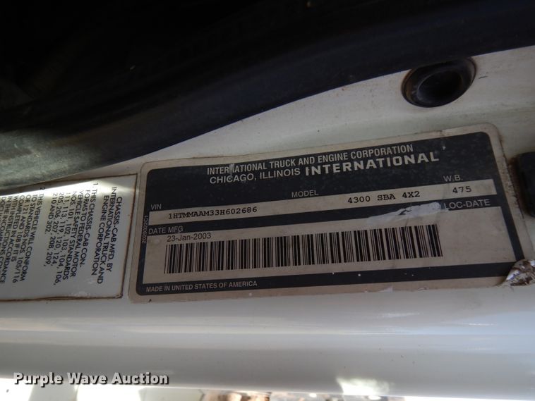 image for item FW9763 2003 International 4300  bucket truck