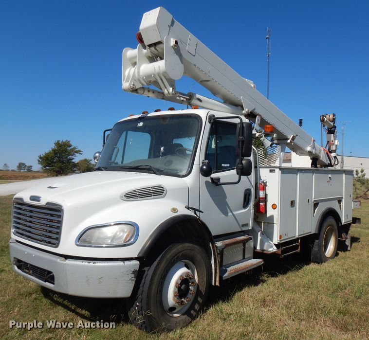 image for item FW9764 2010 Freightliner Business Class M2  bucket truck