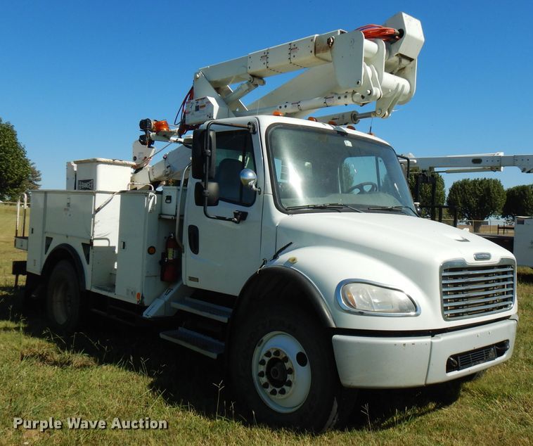 image for item FW9764 2010 Freightliner Business Class M2  bucket truck