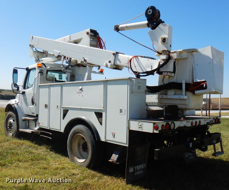 image for item FW9764 2010 Freightliner Business Class M2  bucket truck