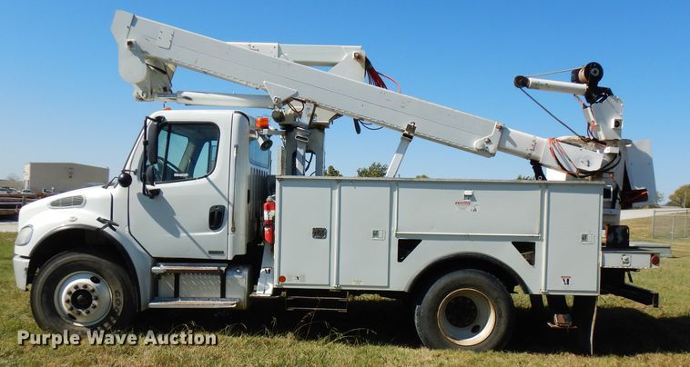 image for item FW9764 2010 Freightliner Business Class M2  bucket truck