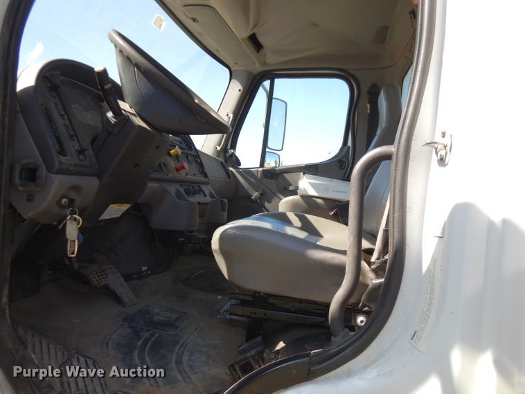 image for item FW9764 2010 Freightliner Business Class M2  bucket truck