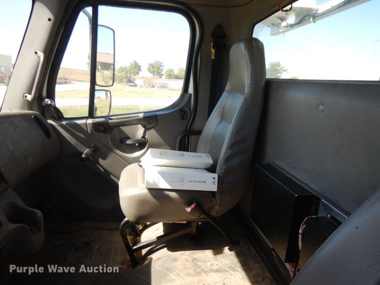 image for item FW9764 2010 Freightliner Business Class M2  bucket truck