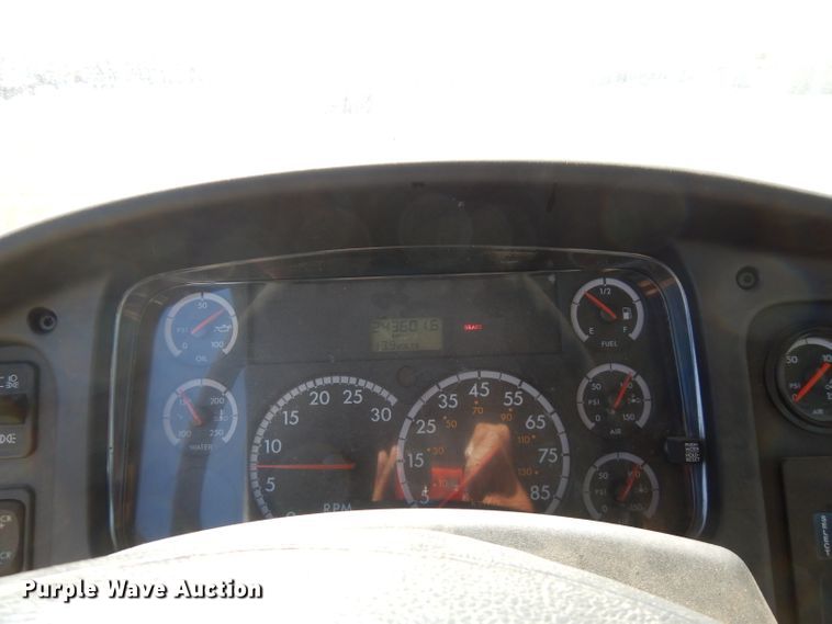 image for item FW9764 2010 Freightliner Business Class M2  bucket truck