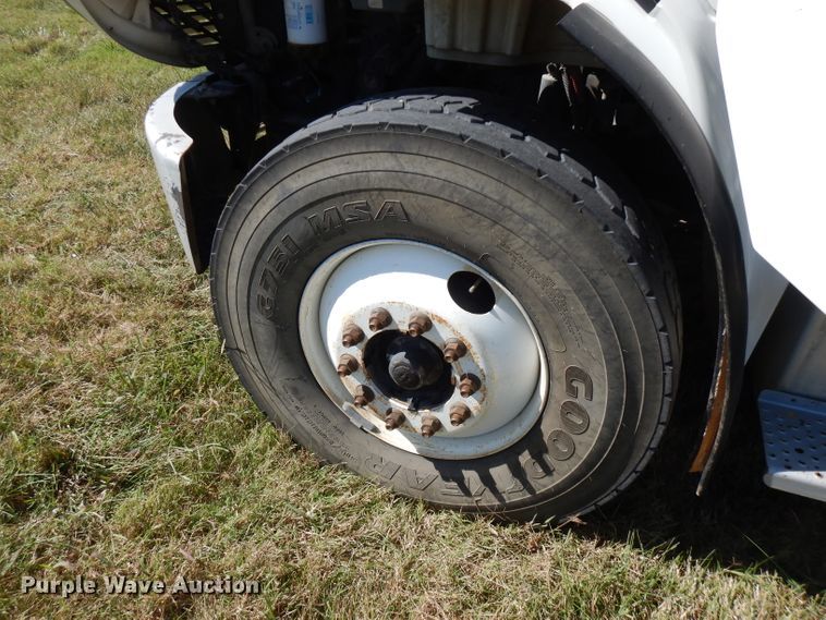 image for item FW9764 2010 Freightliner Business Class M2  bucket truck