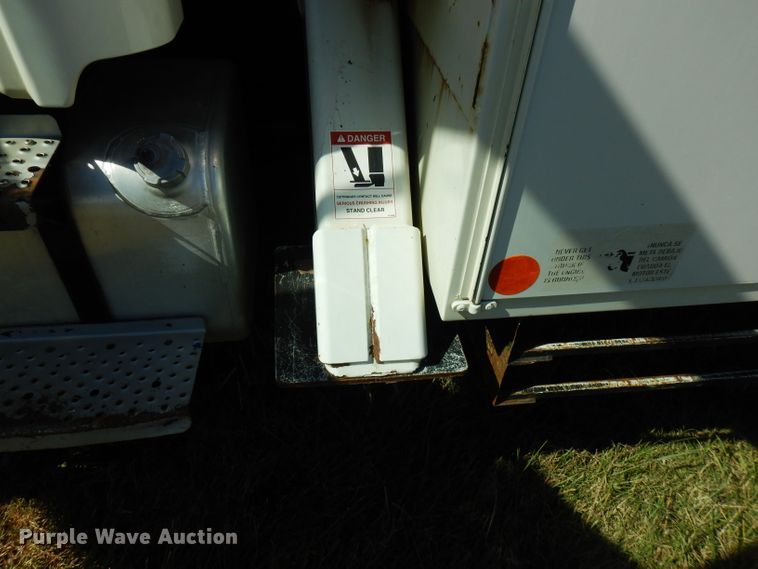 image for item FW9764 2010 Freightliner Business Class M2  bucket truck